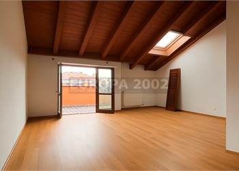 Ampio Quadrilocale con terrazzi. Peschiera Borromeo