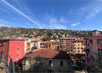 TRE CAMERE GIARDINO POSTO AUTO AFFITTO ANNUALE