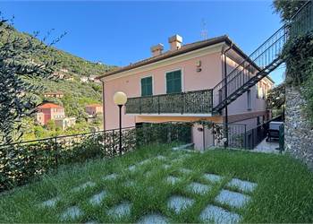 APPARTAMENTO CON GIARDINO, POSTO AUTO E CANTINA